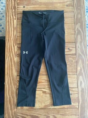 Under Armour Black Capri Athletic Leggings with Drawstring Waist